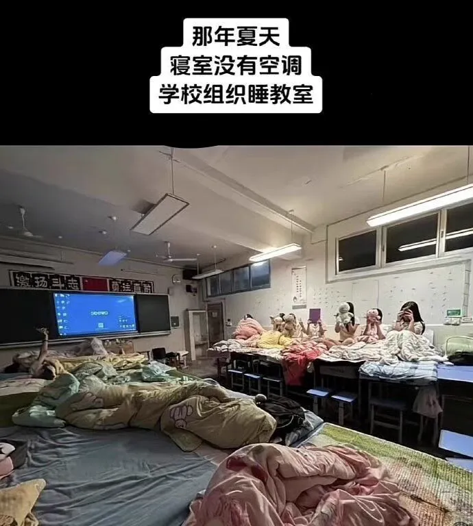 班级通铺第二夜:为了我们男生的尊严去肏翻所有女同学吧!