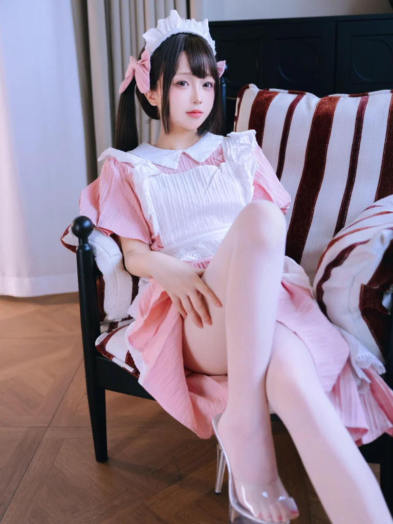 在网吧看av被白丝女仆网管抓住了
